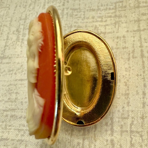 Antique Cameo Locket Pin Brooch/Pendant with Makeup or Perfume Compartment - Picture 4 of 4